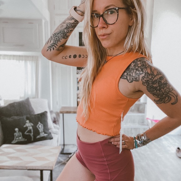 Forever 21 Tops - ❌SOLD❌F21 peach crop tank lettuce hem XS